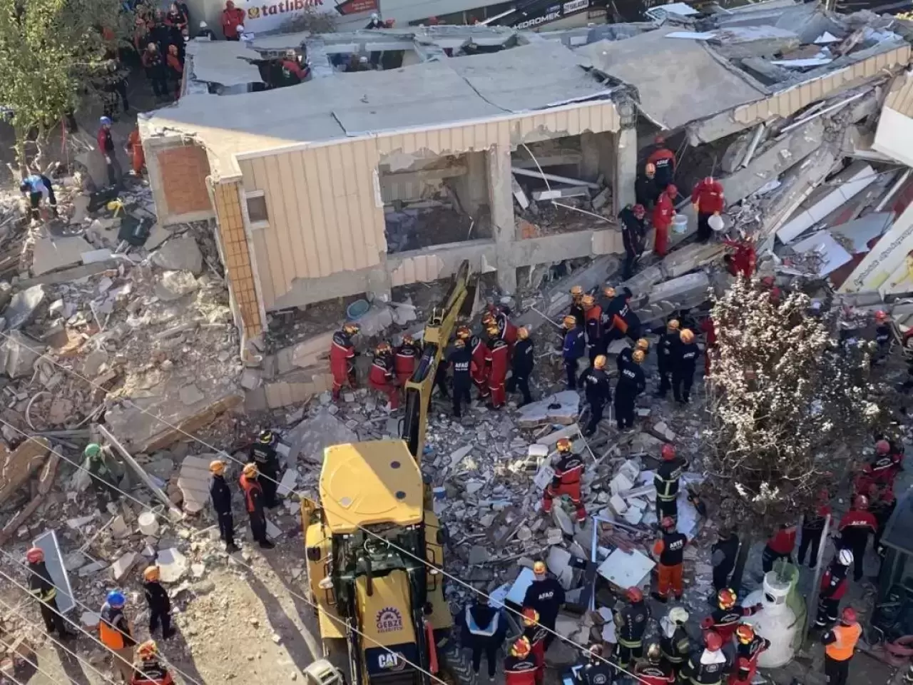 5 kişilik Bilir ailesi enkaz altında! Gebze de çöken binayla ilgili korkunç iddia... Acı haber geldi 2
