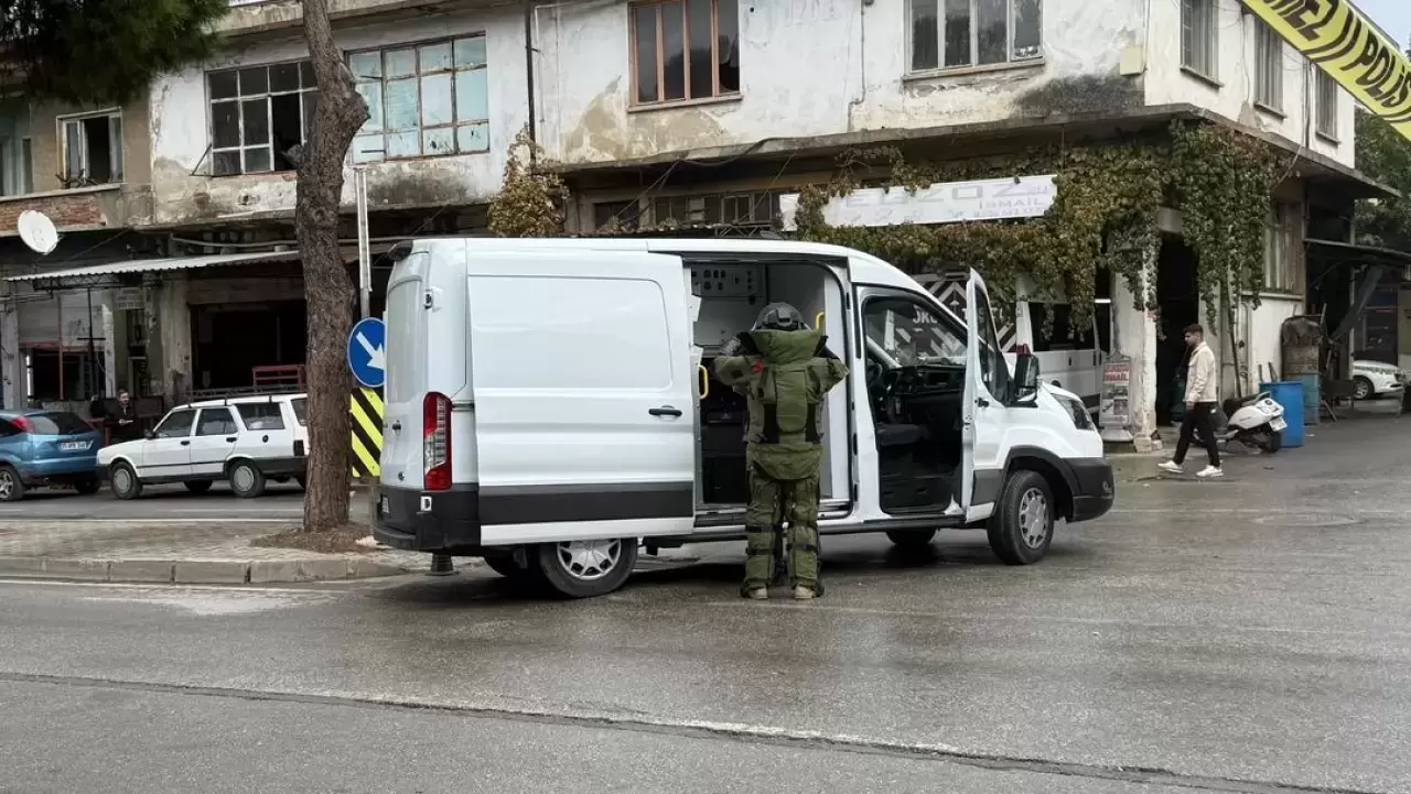 Tarlada el bombası bulan çocuk ortalığı karıştırdı! Eline alıp babasına götürdü! 2