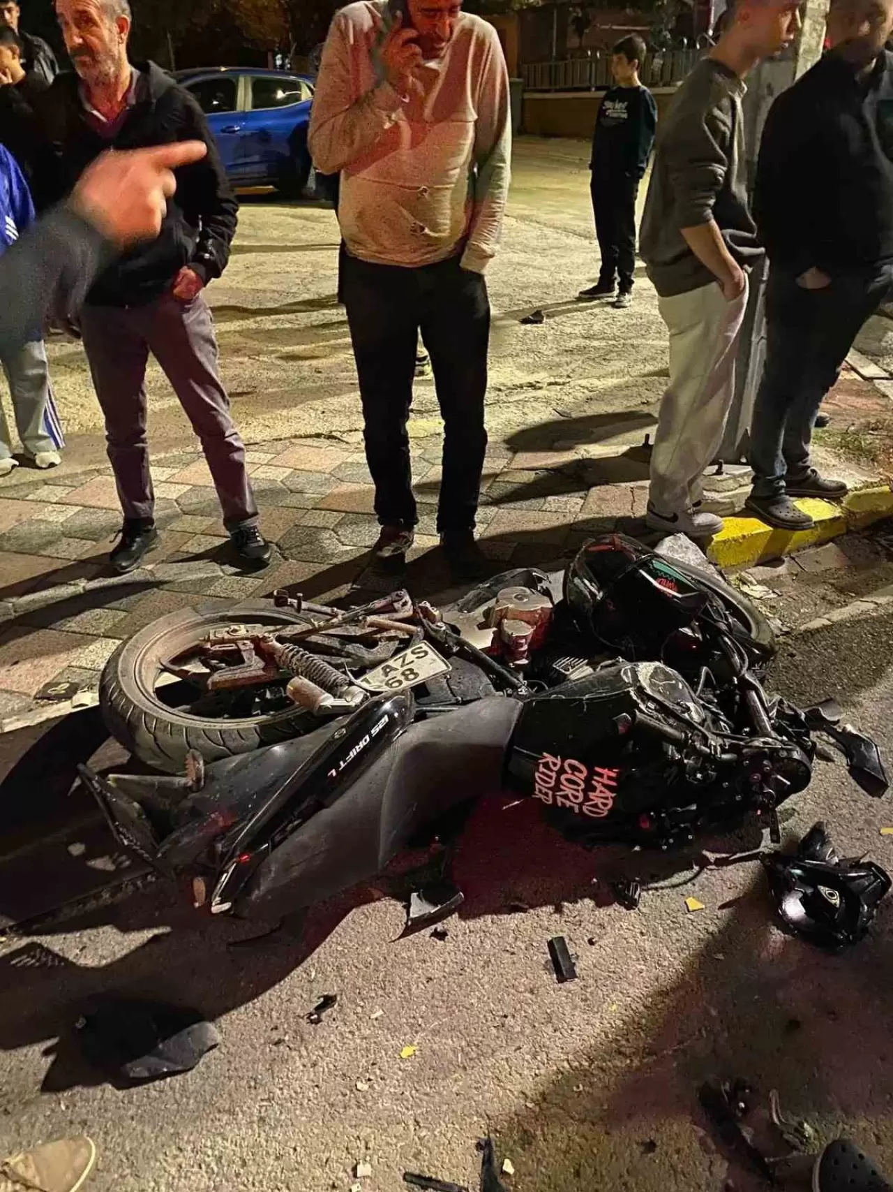 İş makinesi ile çarpışan motosikletli ağır yaralandı
