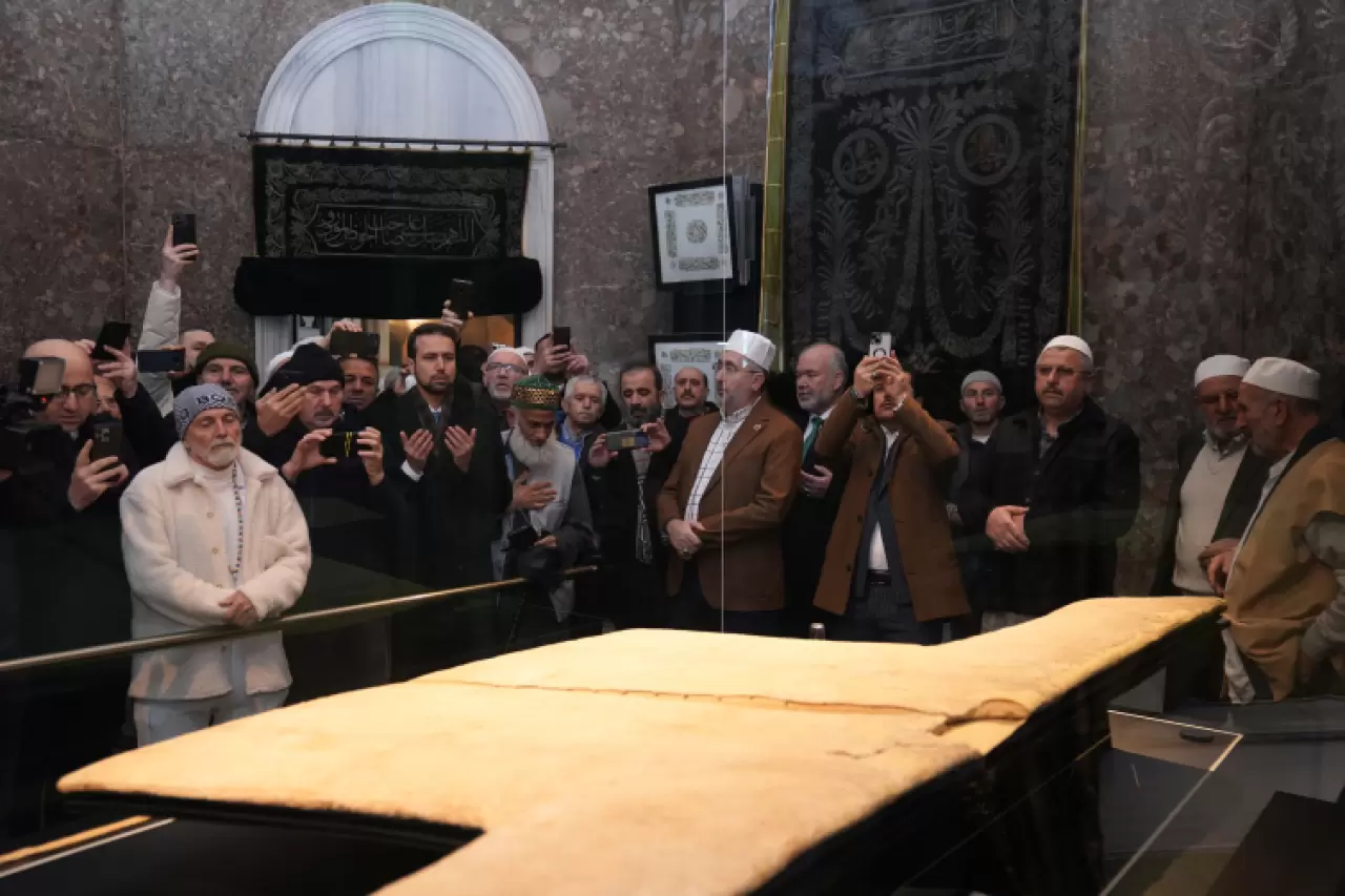 Hırka-i Şerif ziyarete açıldı