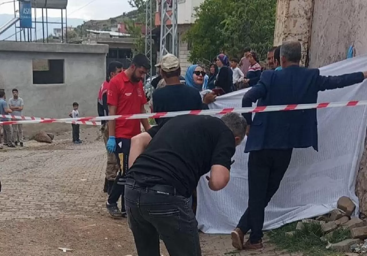 ACI-OLUM-OTOMOBILIYLE-GERI-MANEVRA-YAPA_686145_203240