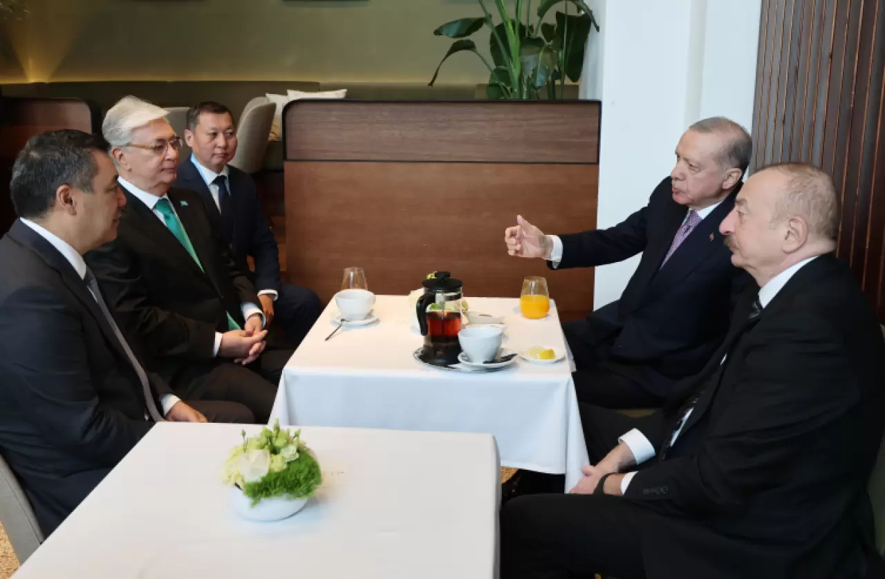 Cumhurbaşkanı Erdoğan, Macaristan'da liderlerle bir araya geldi