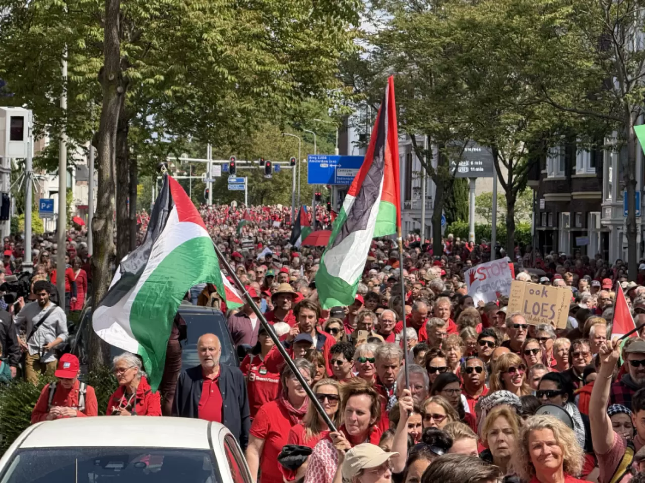 Hollanda'da binlerce kişi hükümetin İsrail politikasına tepki gösterdi