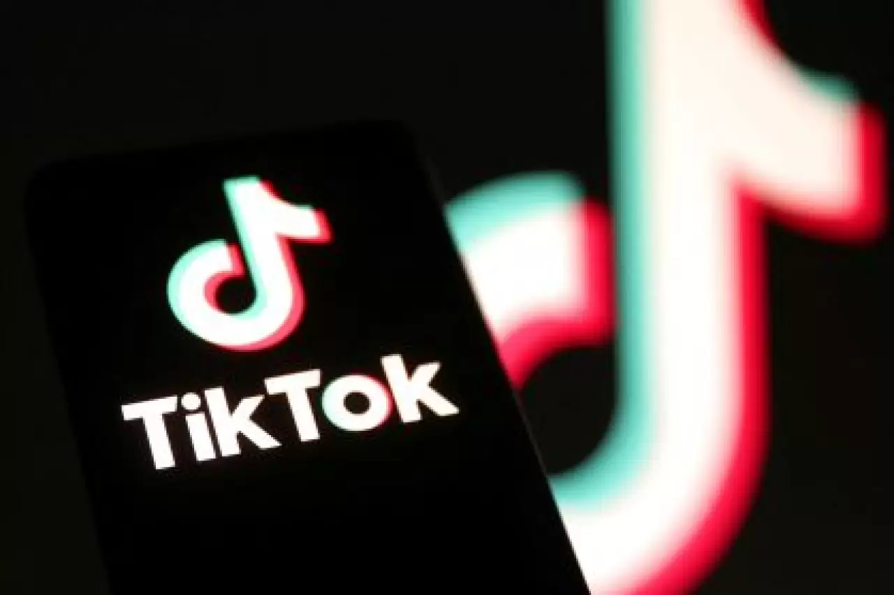 Trump estende o prazo para a venda do TikTok em 75 dias | CNN Brasil