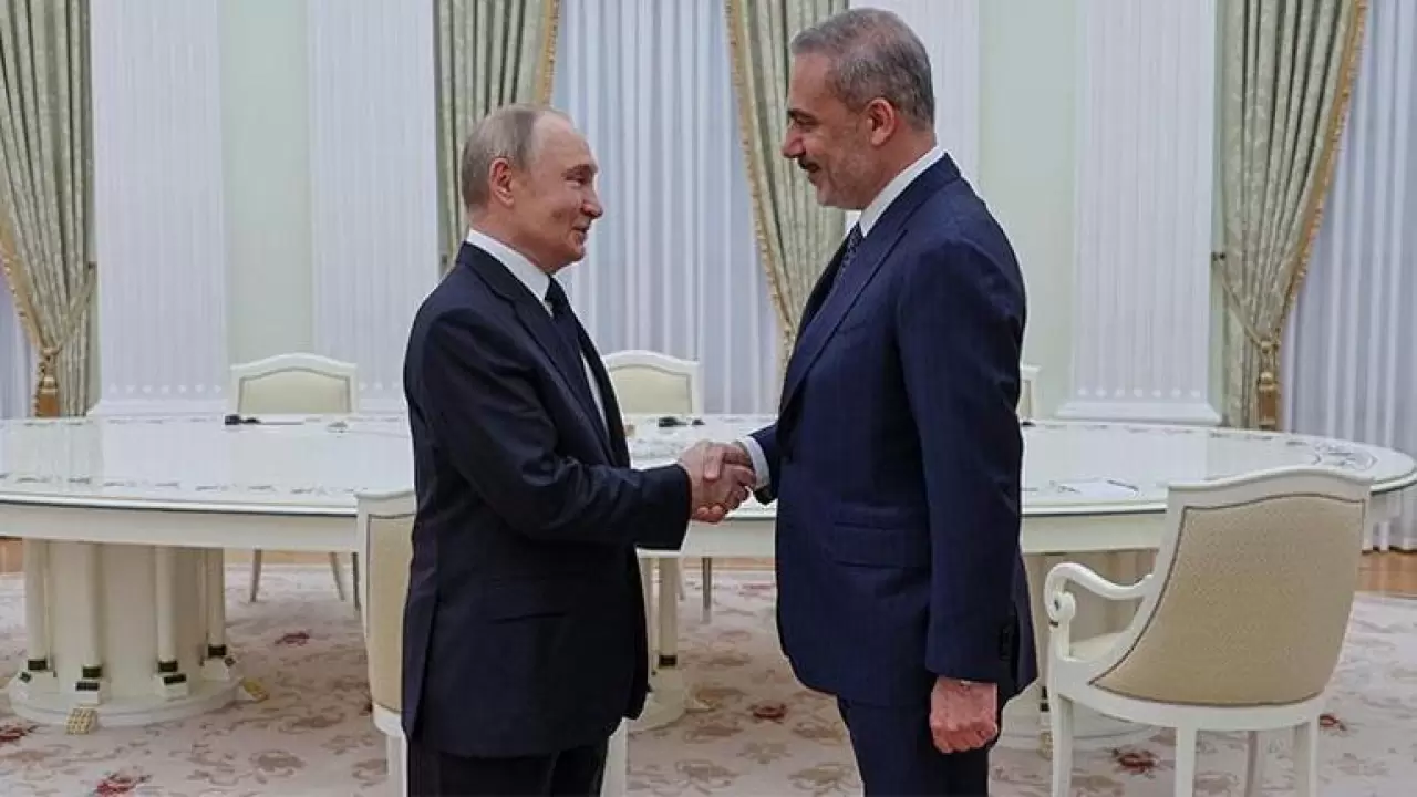 Son dakika... Dışişleri Bakanı Hakan Fidan, Vladimir Putin ile bir araya geldi
