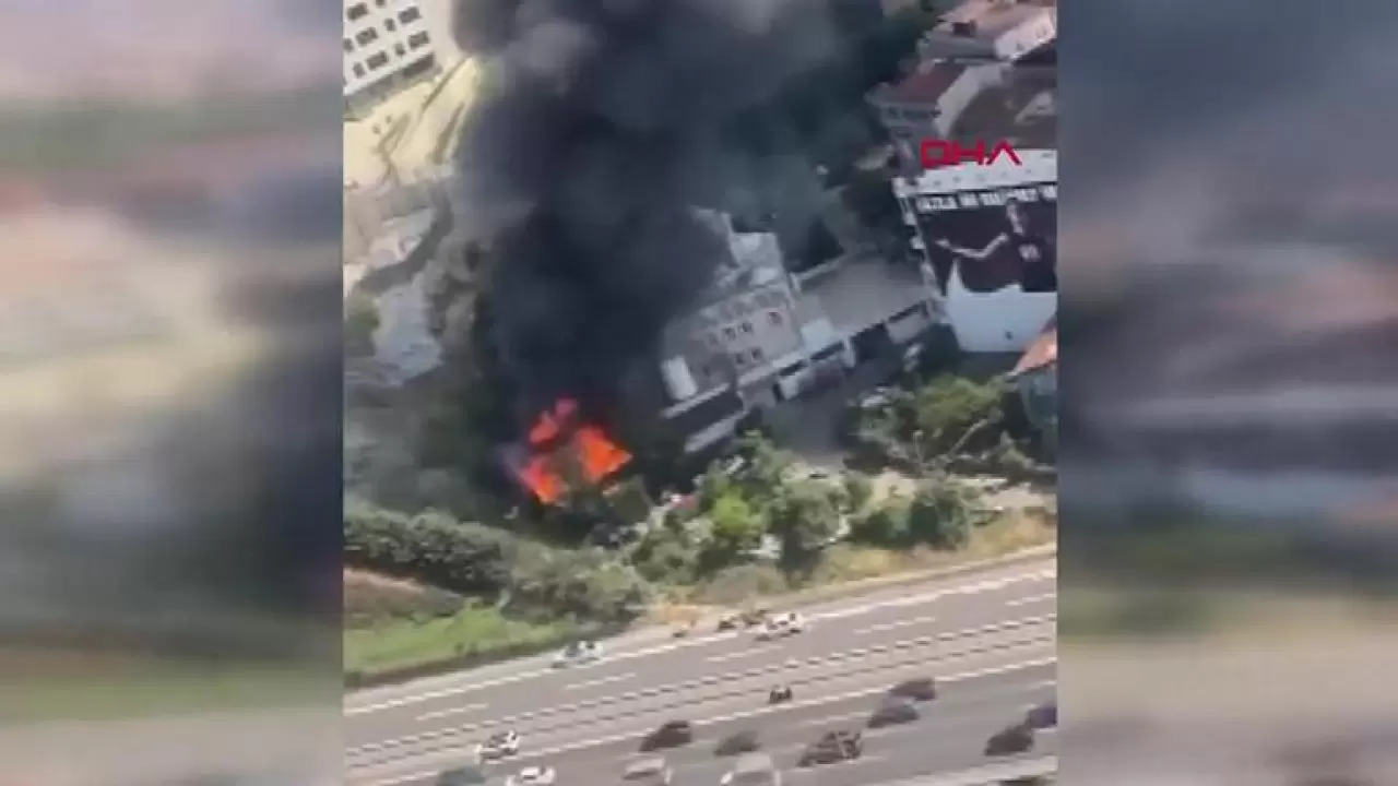 Son Dakika Haberi: Kağıthanede iş yeri alev alev yanıyor