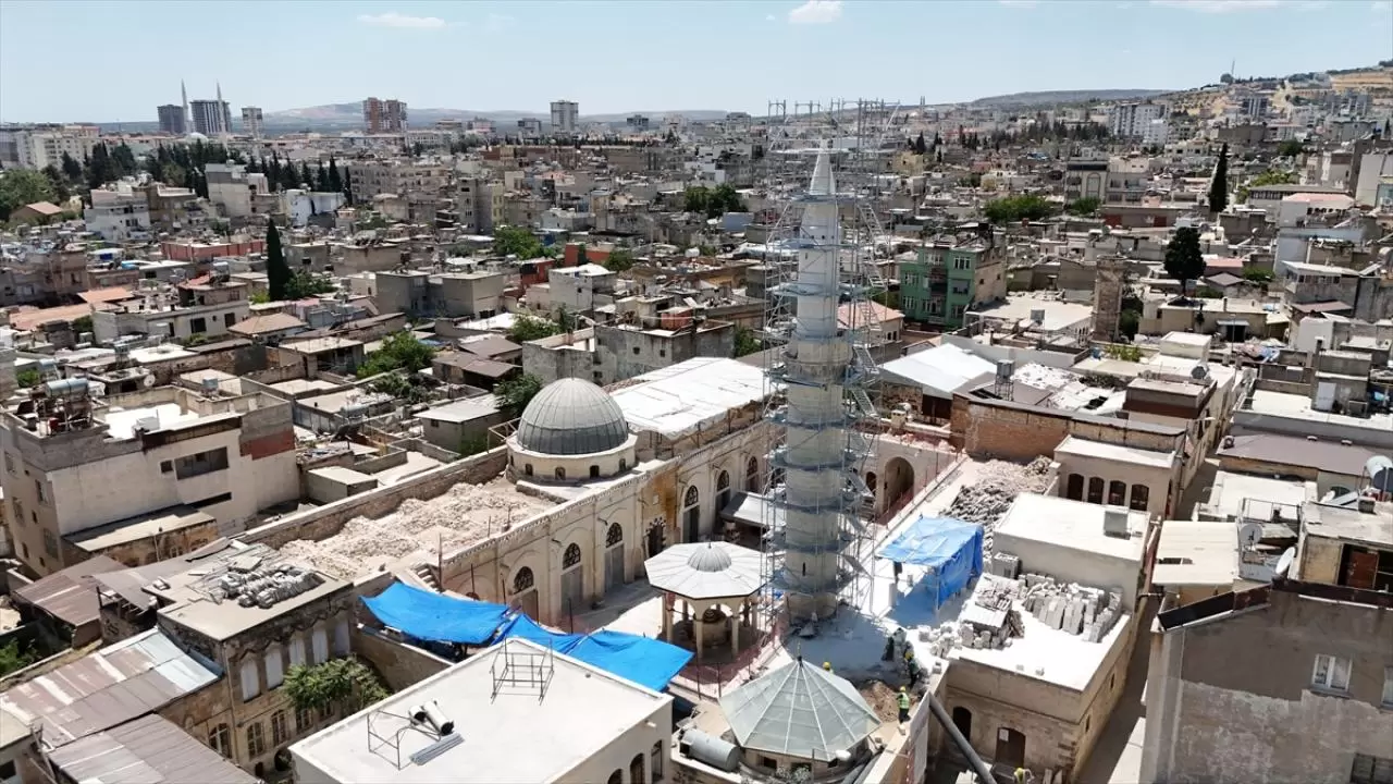 Depremde ağır hasar alan tarihi Ulu Cami gelecek yıl ibadete açılacak
