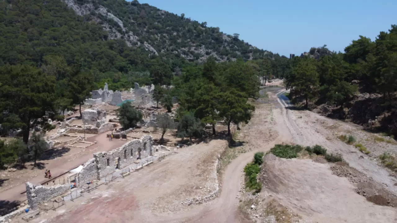 Olympos Antik Kenti'nde yeni mozaikler bulundu