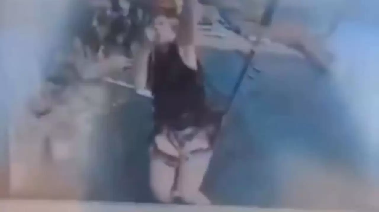 Tijana Radonjic paraşütle atlıyor - yelkenden görünüm