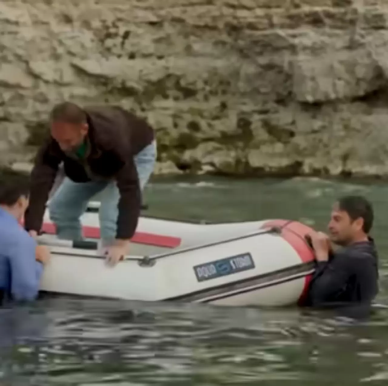 Uzak Şehir'in Cihan'ı en zorlandığı sahneyi anlattı! "Şırnak Cehennem Deresi 'nde buz gibi suya atlayıp..." - Magazin Haberleri