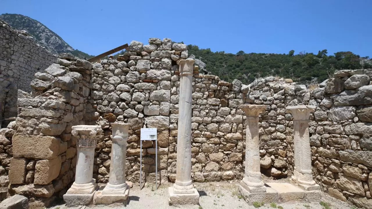 Olympos Antik Kenti'nde yeni mozaikler bulundu