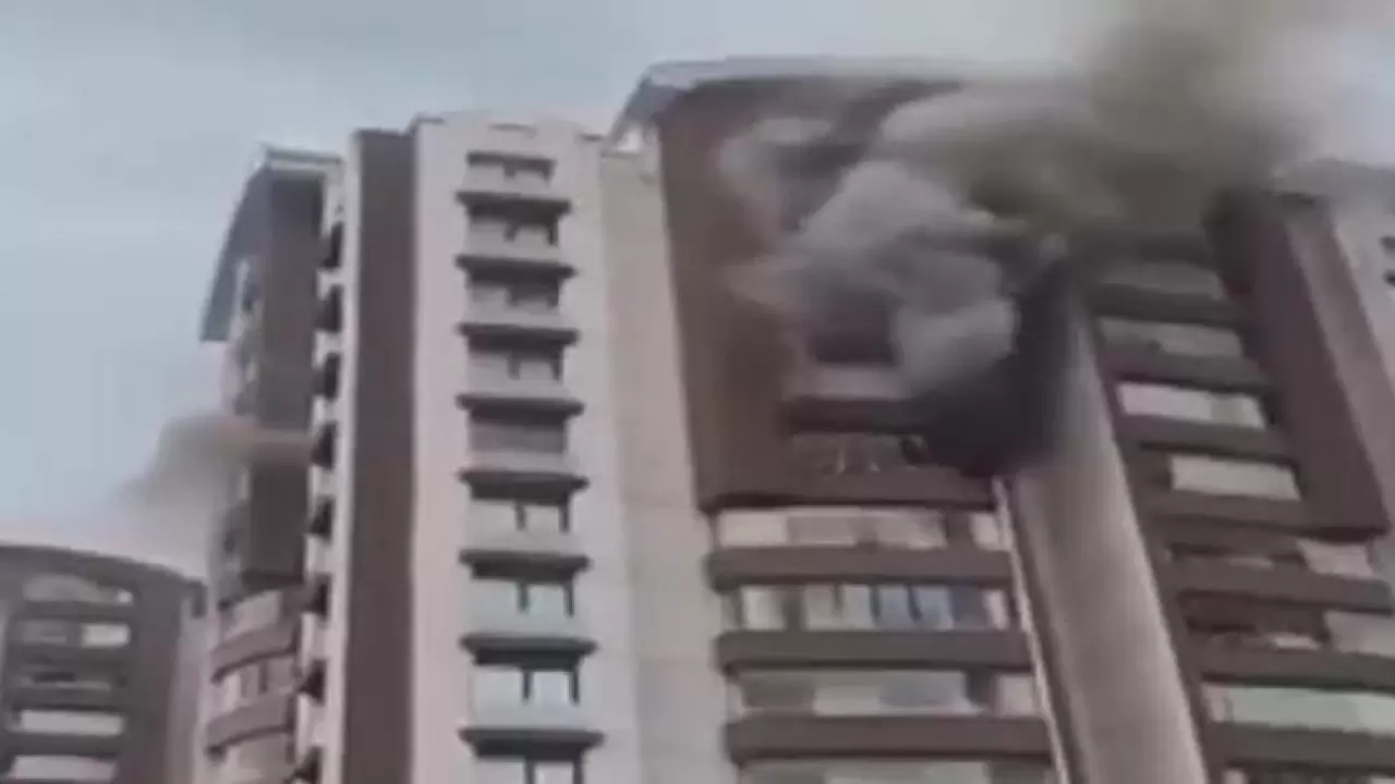 Son dakika... Ankarada 14 katlı binada yangın Mahsur kalanlar kurtarılıyor