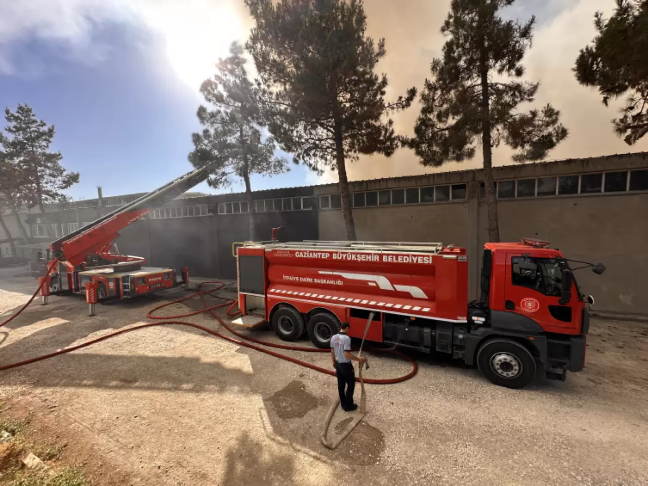 Gaziantep'te halı fabrikasında yangın