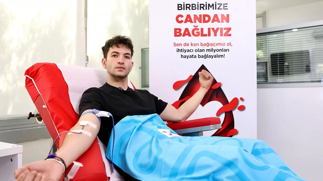 Ünlü isimler Kızılay'a kan verdi, Türkiye'ye çağrıda bulundu - Antalya  Gündem Gazetesi | Son Dakika Antalya Haberleri