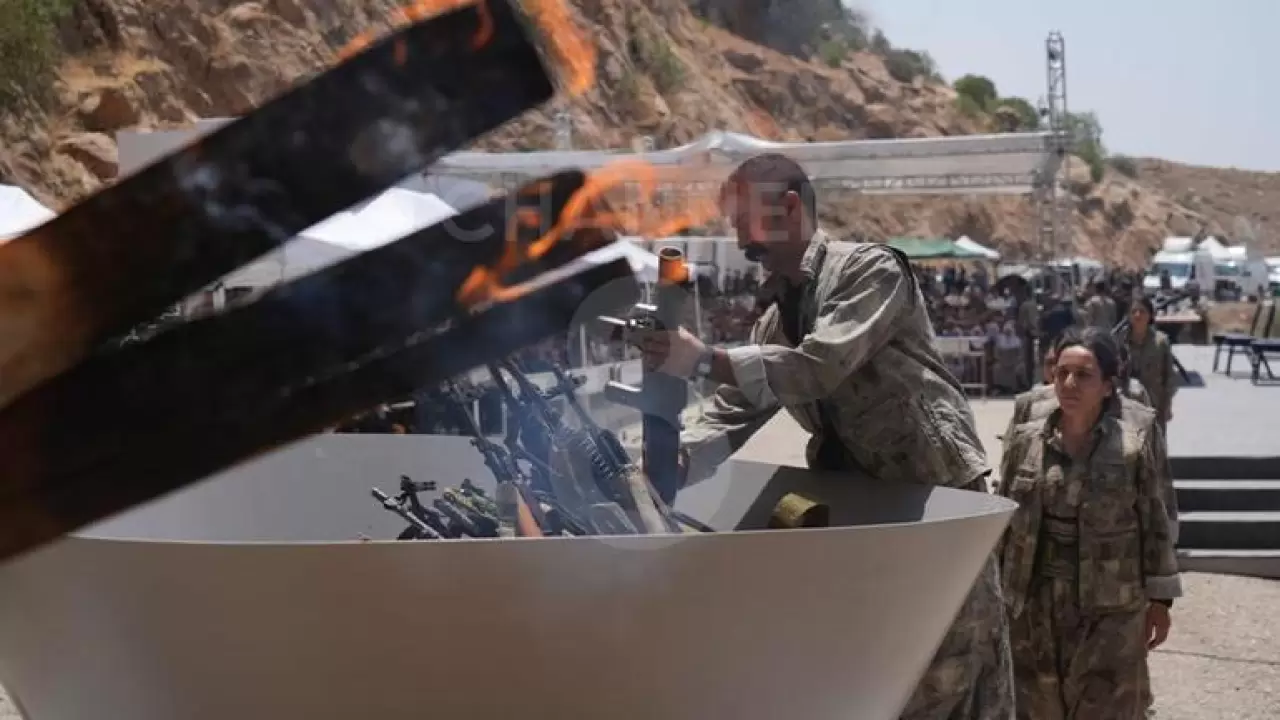 Terör örgütü PKK silahları yaktı Dünya basını: Türkiyenin stratejik başarısı, tarihi adım