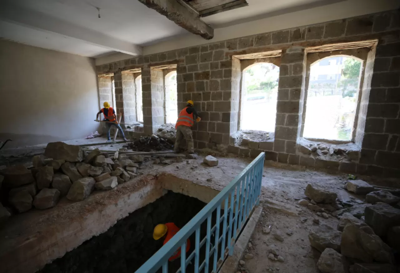 Cumhuriyet'in izlerini taşıyan "İlk Mektep" restore ediliyor