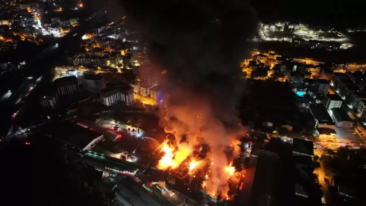 Çekmeköy'de fabrika yangını