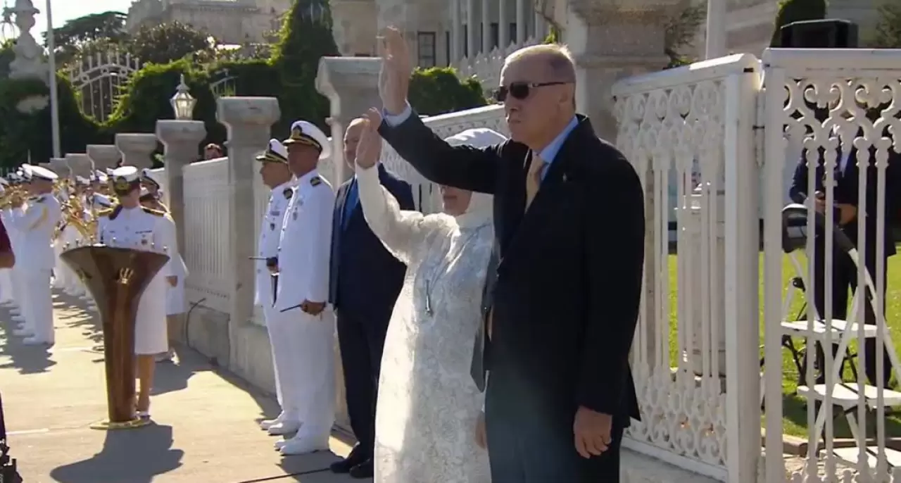 İstanbul Boğazı nda görkemli geçiş! TCG Anadolu demir aldı: Cumhurbaşkanı Erdoğan böyle selamlandı 2