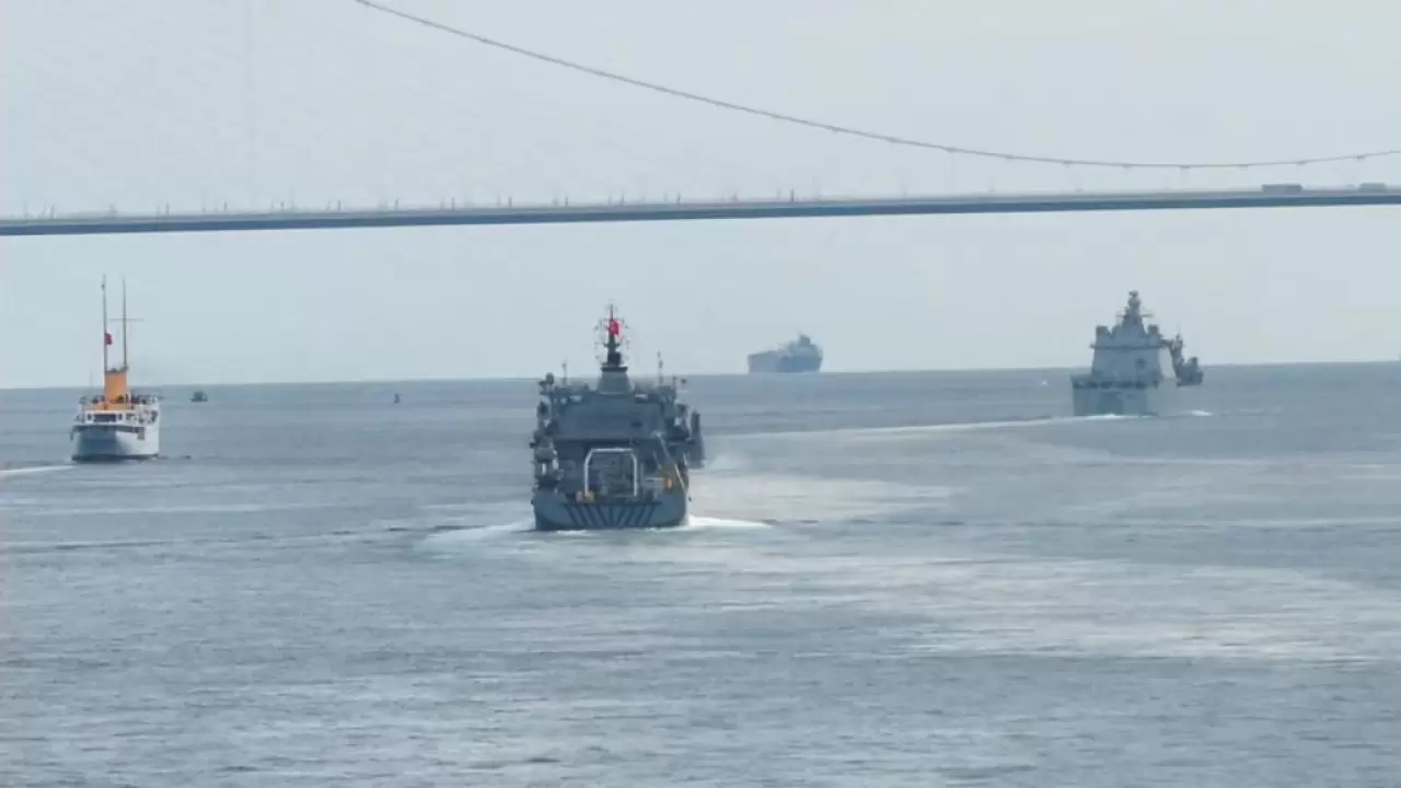 İstanbul Boğazı nda görkemli geçiş! TCG Anadolu demir aldı: Cumhurbaşkanı Erdoğan böyle selamlandı 7