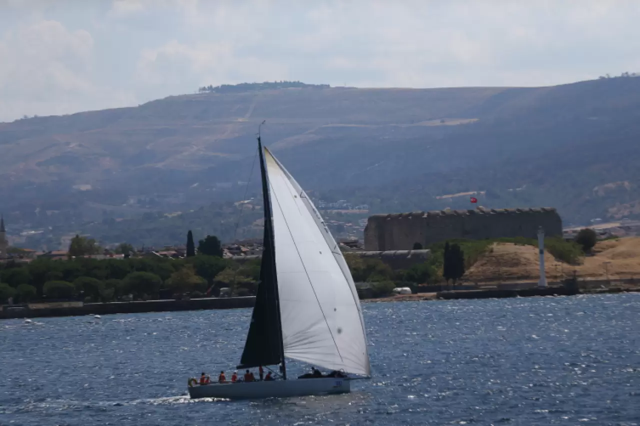 Cumhurbaşkanlığı Uluslararası Yat Yarışları'nın 3. etabı Çanakkale Zafer Kupası yapıldı