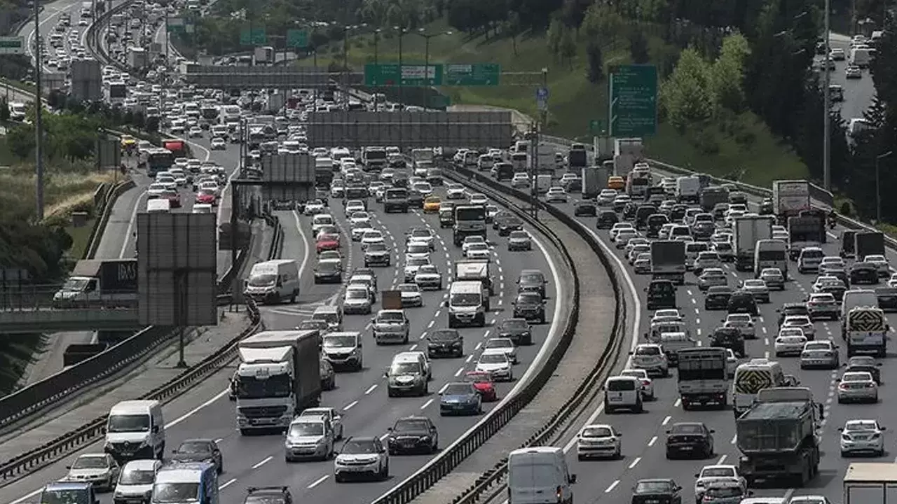 İstanbul'da trafik durma noktasına geldi | TGRT Haber
