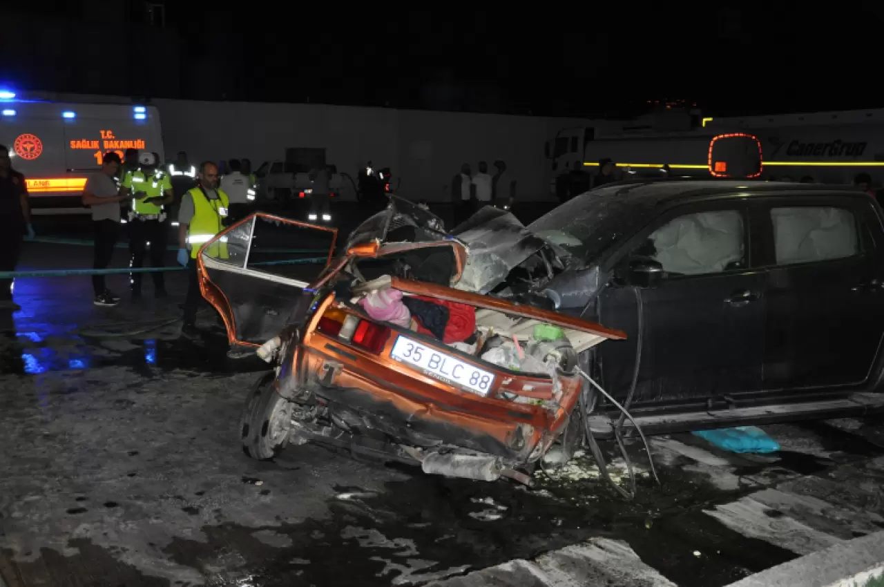 Kamyonetle otomobil çarpıştı: Ölü ve yaralılar var