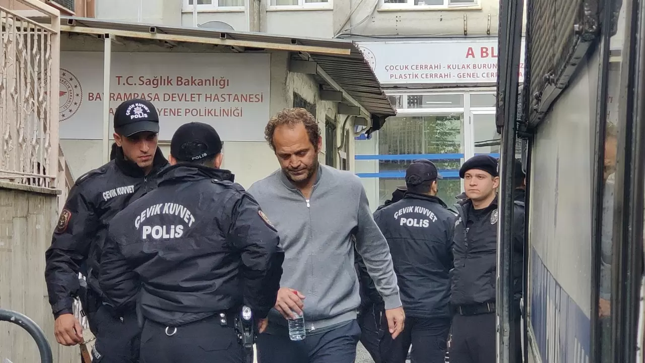 Polislerin gözaltına alınan isimlerin tutukladığı görüntü