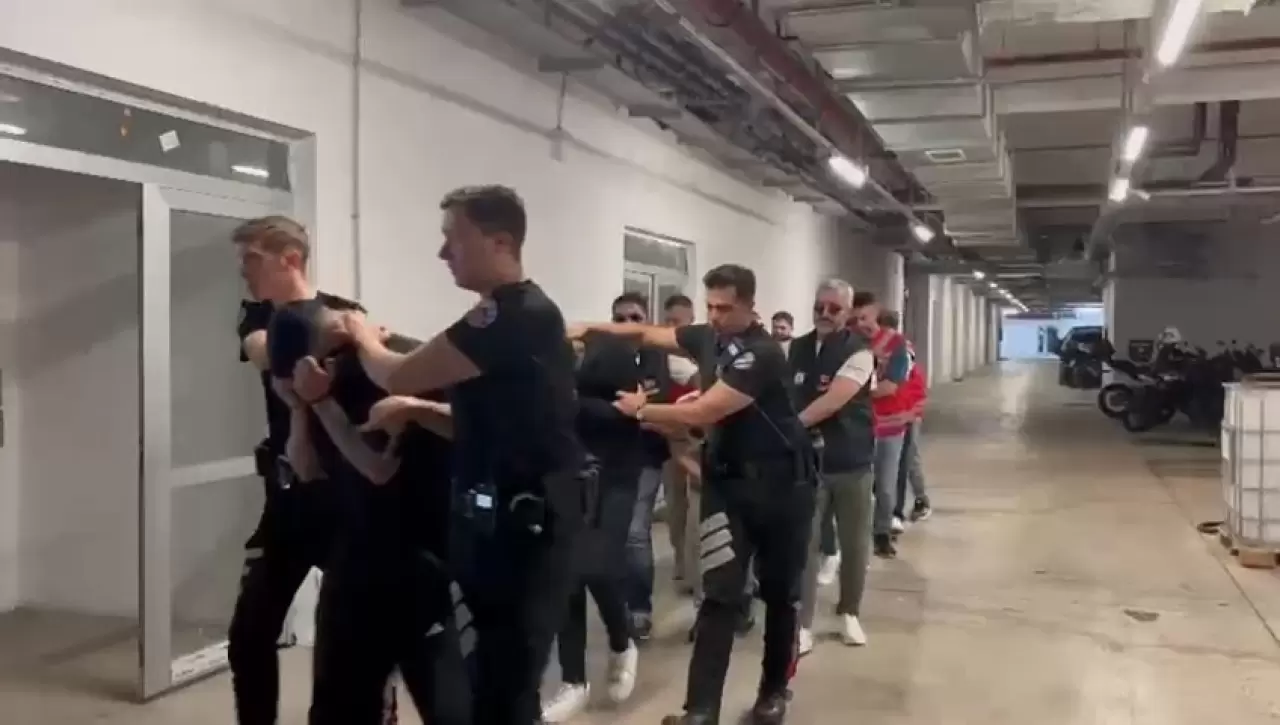 şüphelilerin tutuklanma görüntüsü