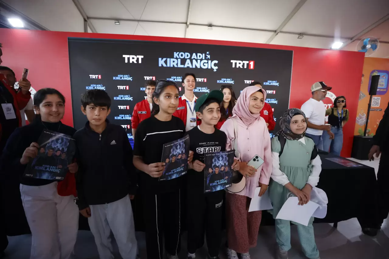 Kod Adı Kırlangıç oyuncuları TEKNOFEST'te