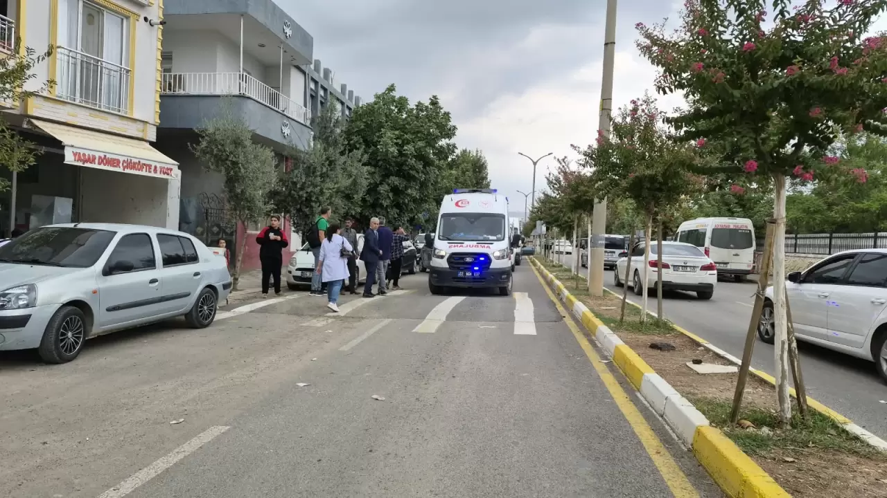 Öğrenci ambulansla hastaneye kaldırıldı
