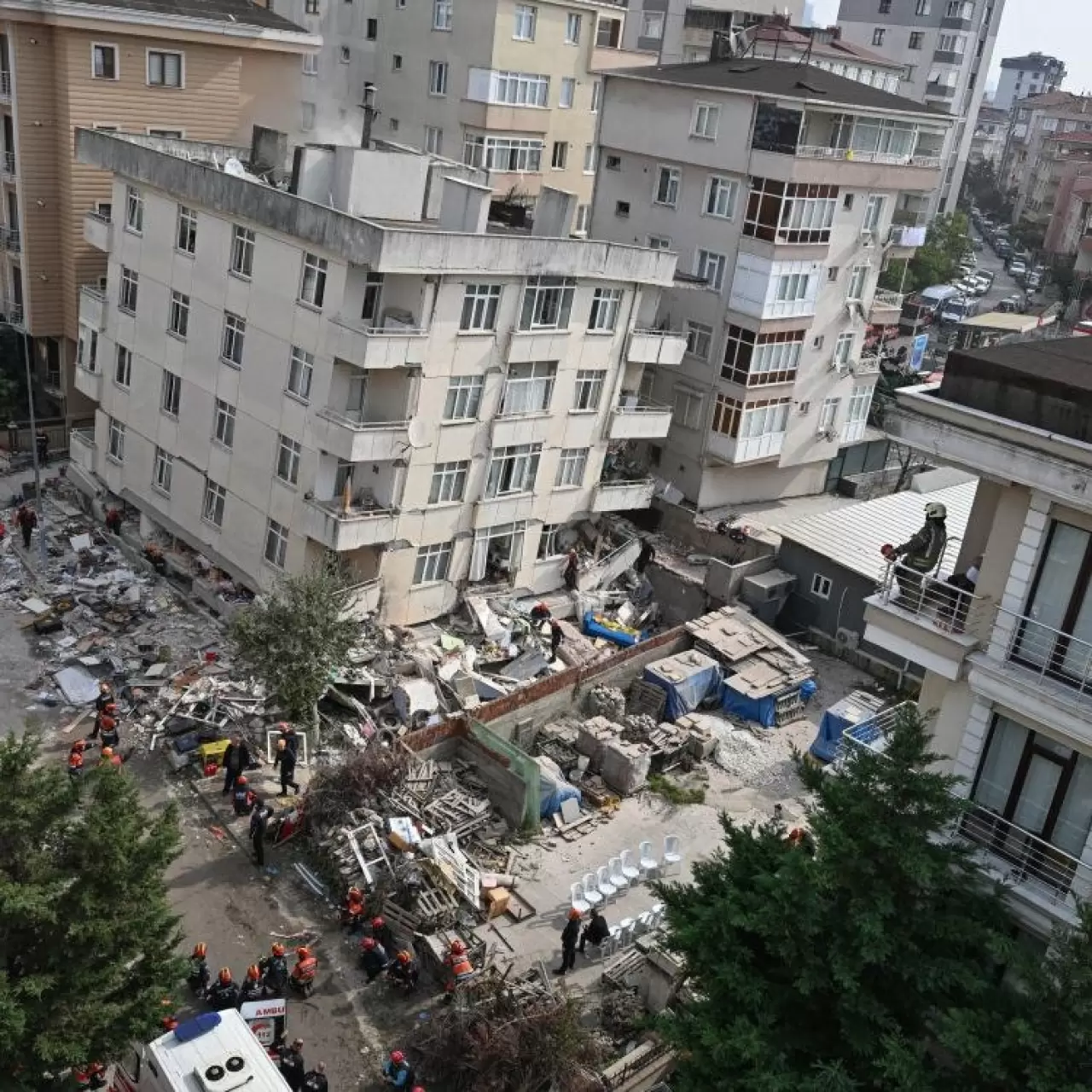 Çöken binanın dış görüntüsü