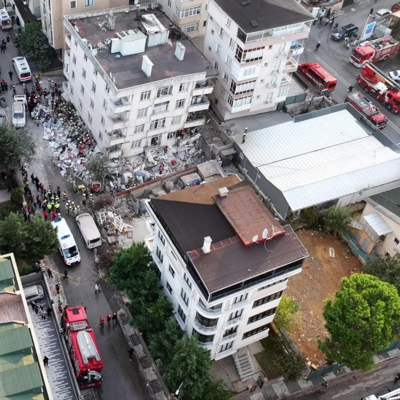 Maltepe'de çöken binanın dış görüntüsü