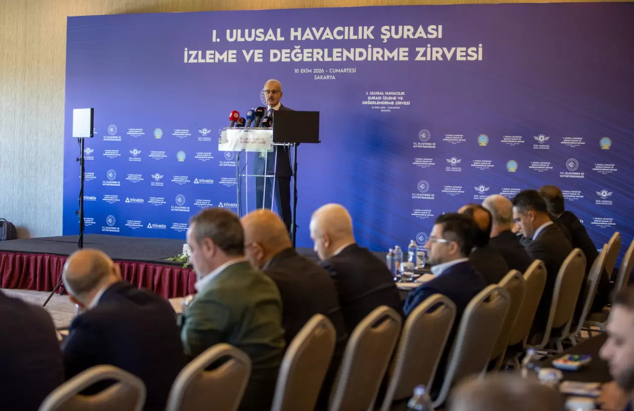 Ulaştırma ve Altyapı Bakanı Abdulkadir Uraloğlu konuşma yapıyor