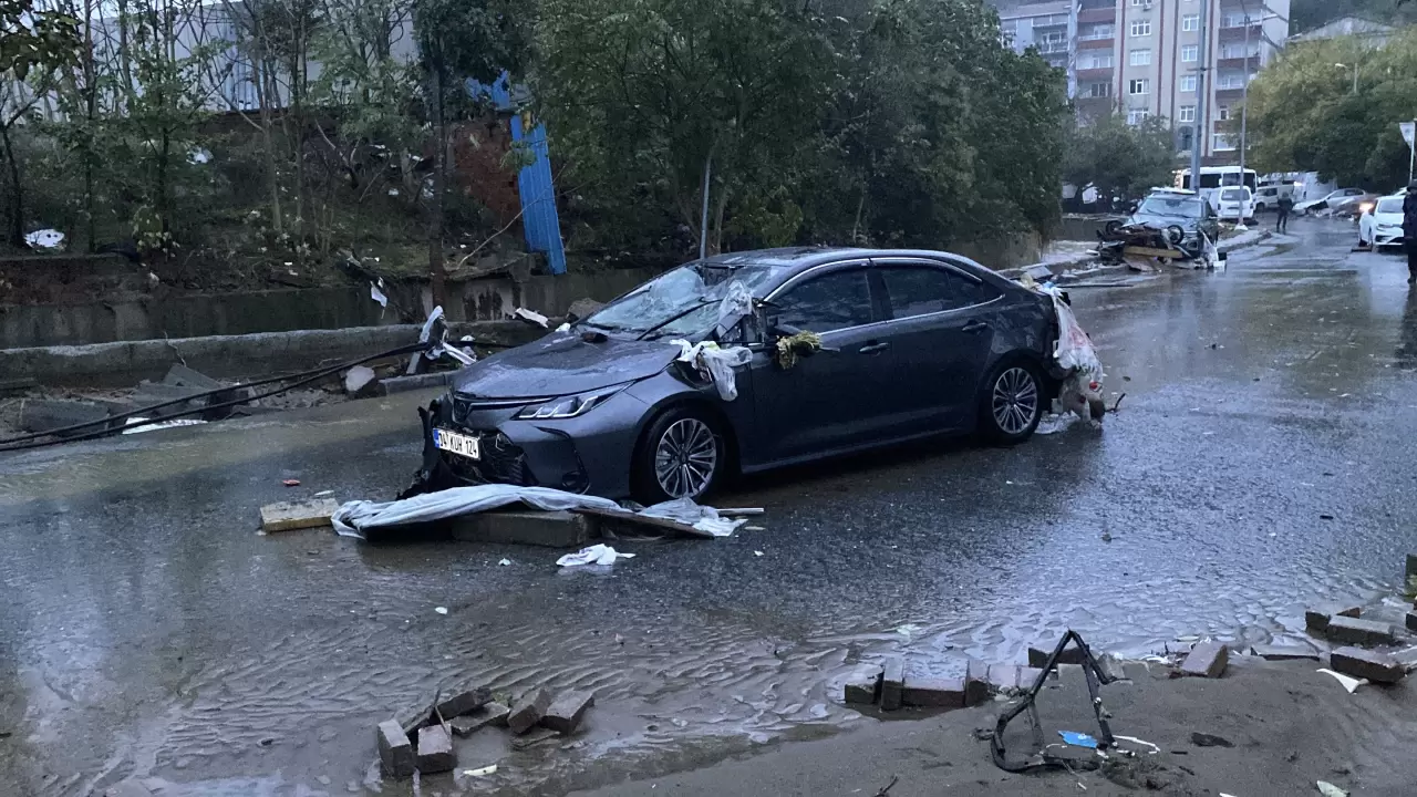 Ayazağa Mahallesi'ndeki sel görüntüsü