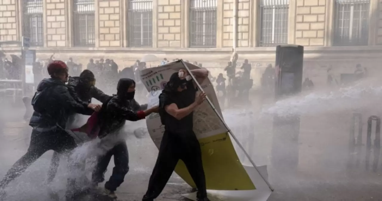 fransa'daki öğrenci protestoları