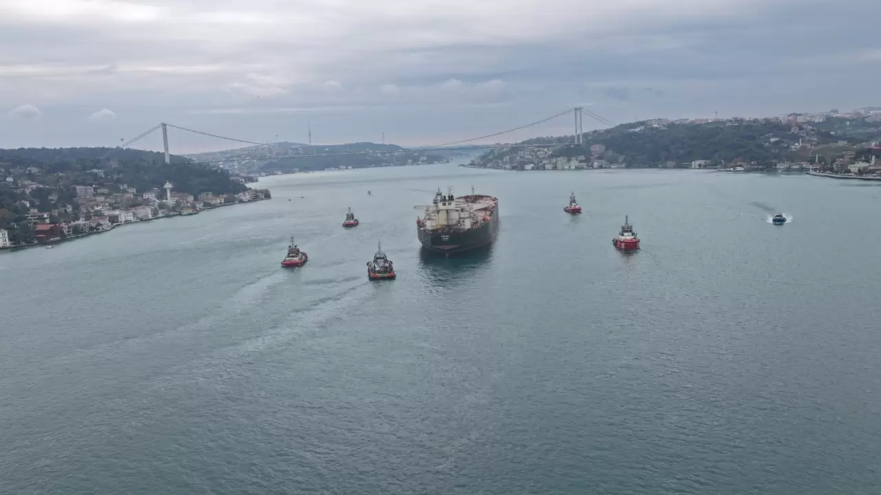 Nelsa tankeri İstanbul Boğazı'ndan geçti
