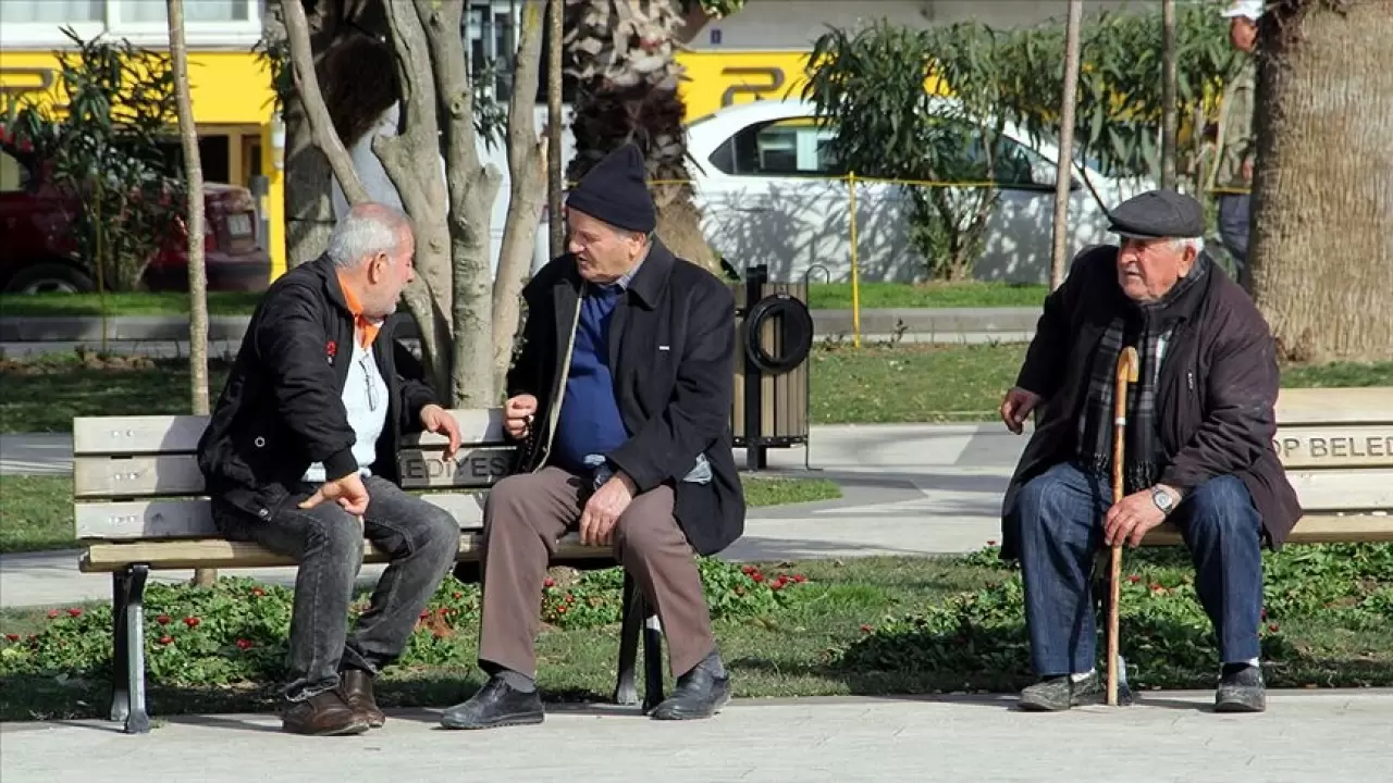 YAŞLI İNSANLAR