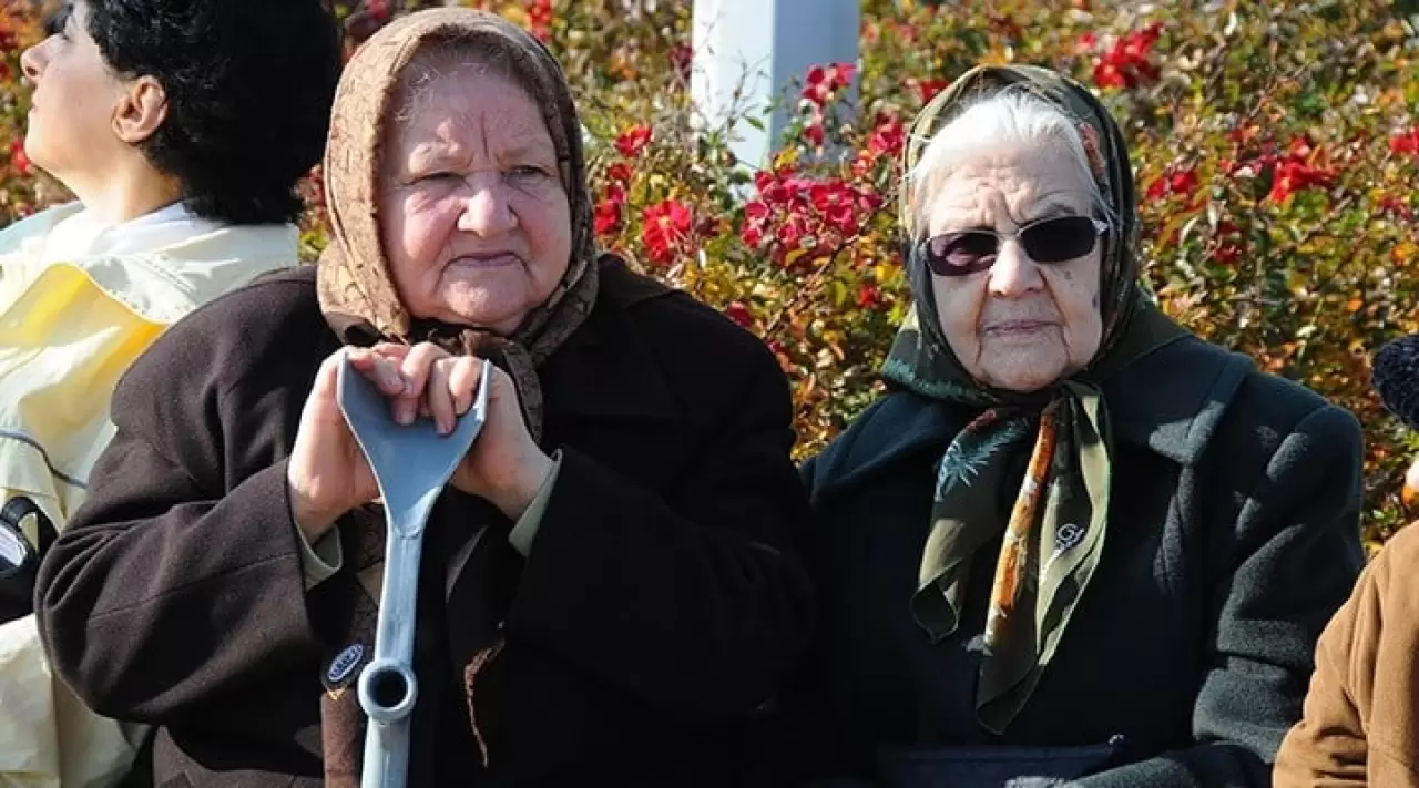 iki yaşlı teyze