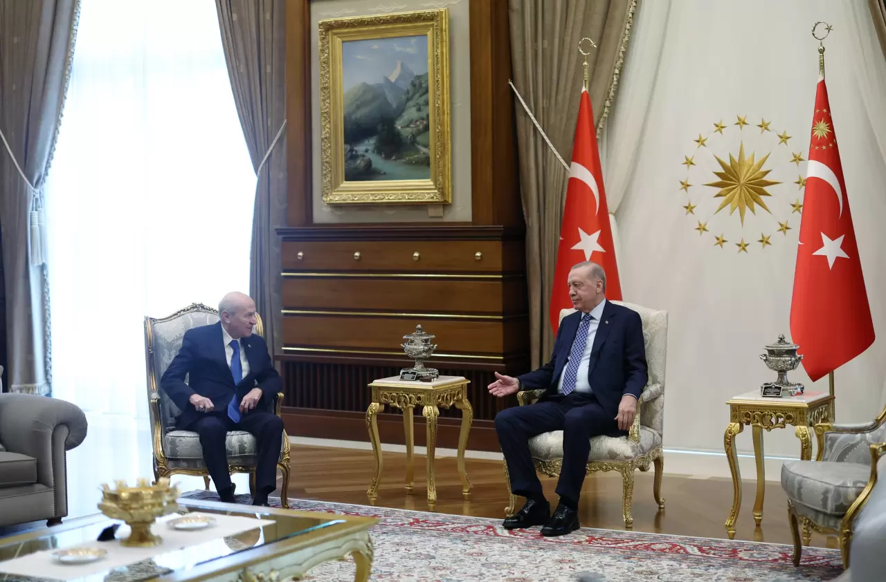 Cumhurbaşkanı Recep Tayyip Erdoğan ile MHP Genel Başkanı Devlet Bahçeli külliye'de