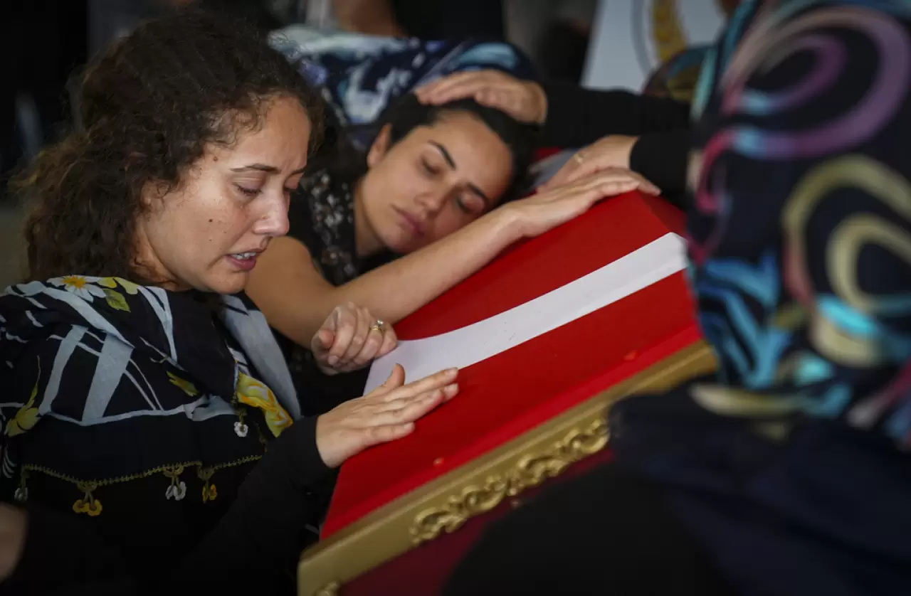 Rahmi Temel'in naaşı başında ağlayan yakınları